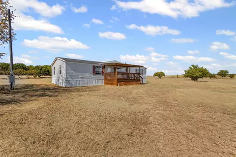 9064 Summit Ct E, Cleburne, TX 76033 photo 3