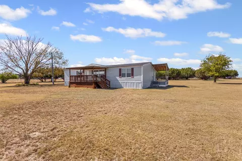 9064 Summit Ct E, Cleburne, TX 76033 photo 4