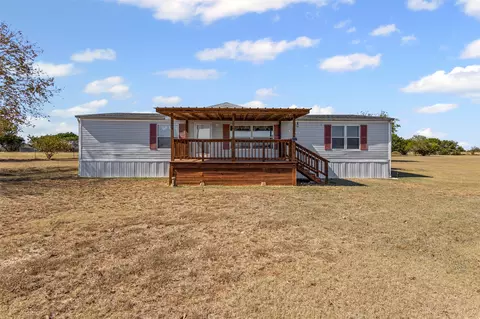 9064 Summit Ct E, Cleburne, TX 76033 photo 2
