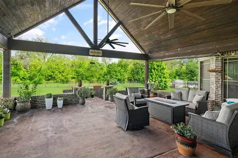 145 Las Colinas Trl, Cross Roads, TX 76227