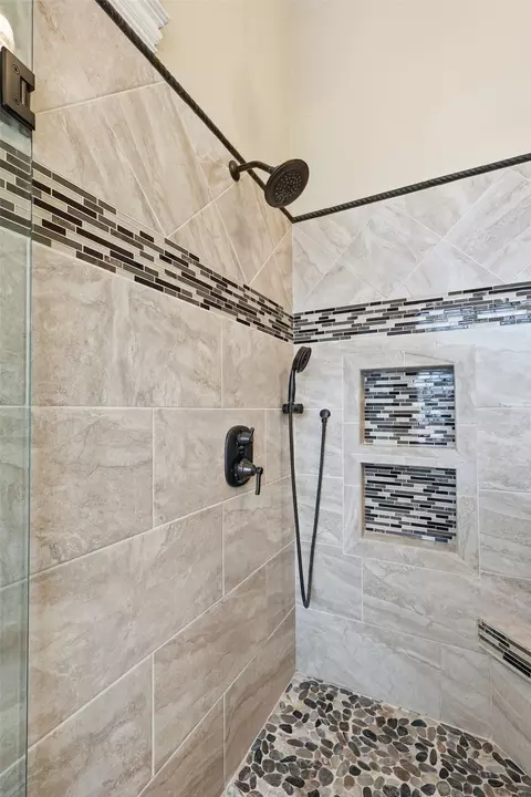 Bath - 601 Primrose Ct, Argyle, TX 76226 photo 4 of 7
