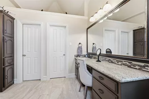Bath - 601 Primrose Ct, Argyle, TX 76226 photo 3 of 7