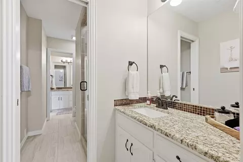 Bath - 601 Primrose Ct, Argyle, TX 76226 photo 6 of 7