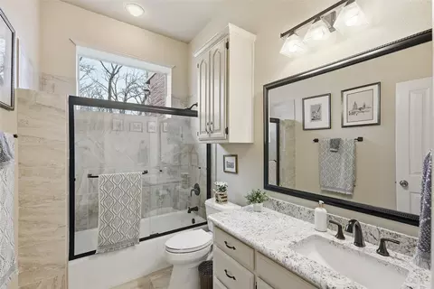 Bath - 601 Primrose Ct, Argyle, TX 76226 photo 7 of 7
