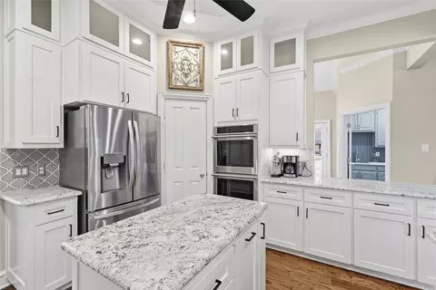 Kitchen - 601 Primrose Ct, Argyle, TX 76226 photo 2 of 4