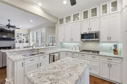 Kitchen - 601 Primrose Ct, Argyle, TX 76226 photo 3 of 4