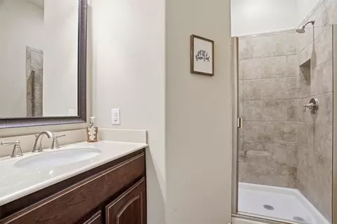 Bath - 15212 Everly Ct, Aledo, TX 76008 photo 2 of 3