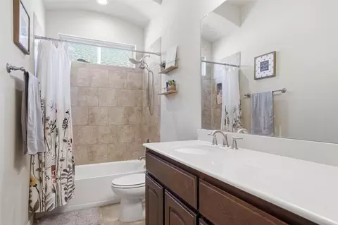 Bath - 15212 Everly Ct, Aledo, TX 76008 photo 3 of 3