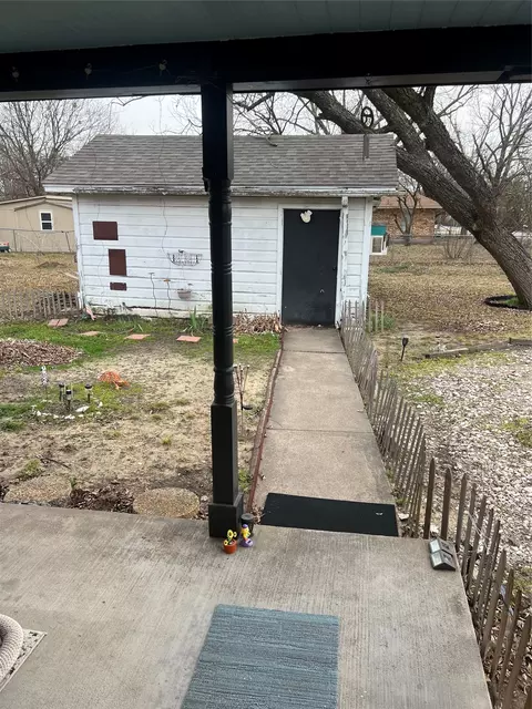 Exterior - 704 E 9th St, Kemp, TX 75143 photo 5 of 5