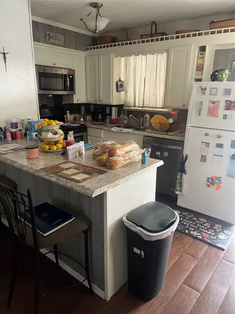 Kitchen - 704 E 9th St, Kemp, TX 75143 photo 1 of 1