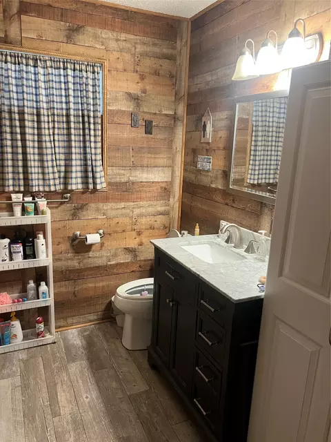 Bath - 704 E 9th St, Kemp, TX 75143 photo 1 of 1