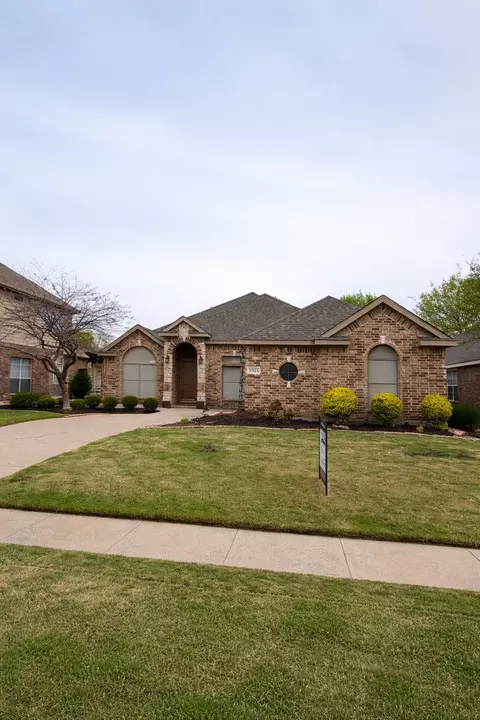 5325 Rush Creek Ct, Fort Worth, TX 76244
