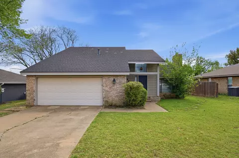 1885 Cliff View Dr, Lewisville, TX 75077