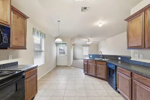 832 Clear Creek Dr, Desoto, TX 75115