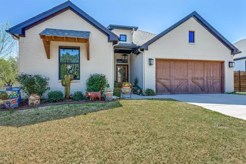 805 Woodhaven Ct, Granbury, TX 76048