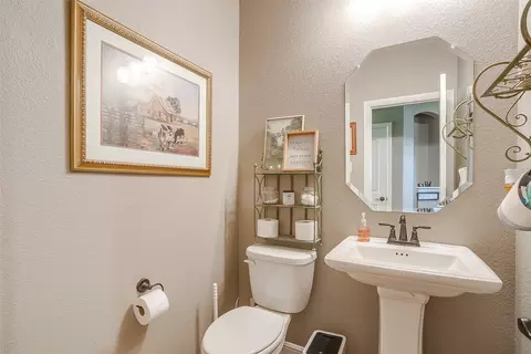 Bath - 1028 Hope Ct, Boyd, TX 76023 photo 4 of 4
