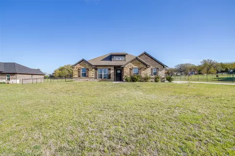 Exterior - 1028 Hope Ct, Boyd, TX 76023 photo 4 of 12