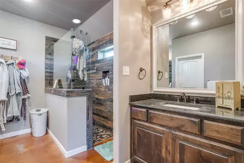 Bath - 1028 Hope Ct, Boyd, TX 76023 photo 1 of 4