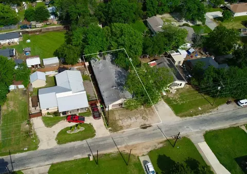 417 S Prairie St, Pilot Point, TX 76258