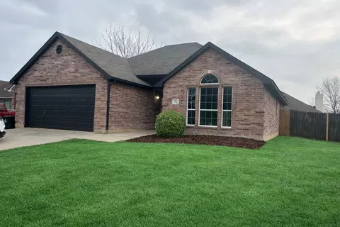 917 Cole Ave, Denton, TX 76208