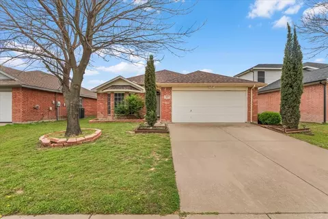 427 Cranbrook Ln, Grand Prairie, TX 75052