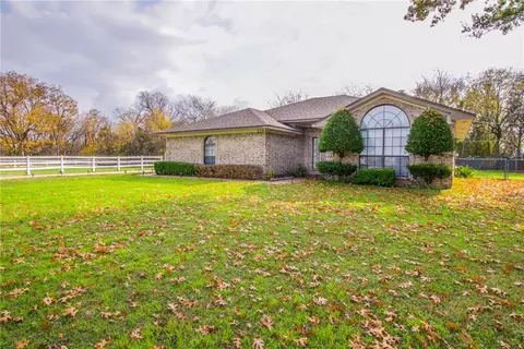 320 J L Brazzil Loop, Waco, TX 76705