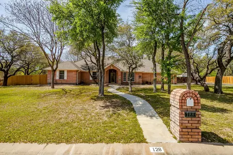 128 Oakwood Ct, Lakeside, TX 76135