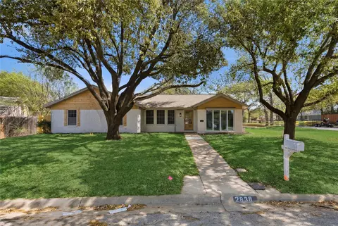 2838 Summerdale Dr, Hurst, TX 76054