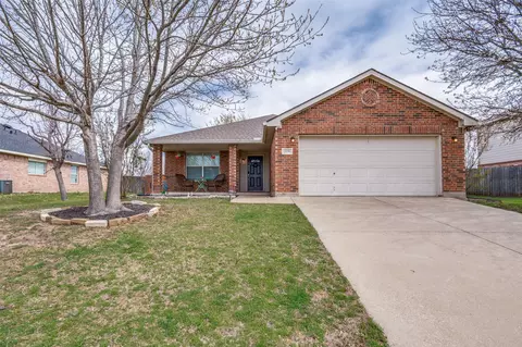 223 Gayleh Ln, Waxahachie, TX 75165