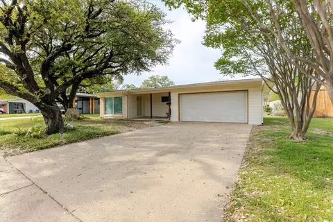 1910 Colony Dr, Irving, TX 75061