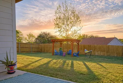 2415 Beverly Dr, Granbury, TX 76048