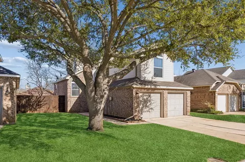 913 Azalia Dr, Lewisville, TX 75067