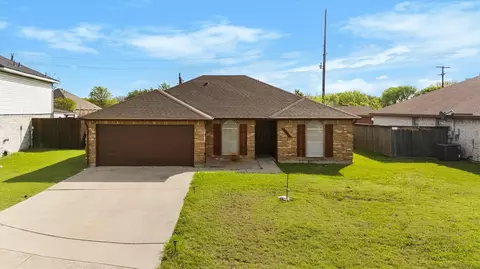 3242 Spring Meadow Ln, Grand Prairie, TX 75052