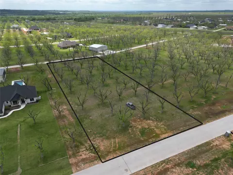 1019 E Landings N, Granbury, TX 76049