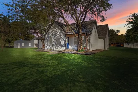 402 W Sam Rayburn Rd, Ector, TX 75439
