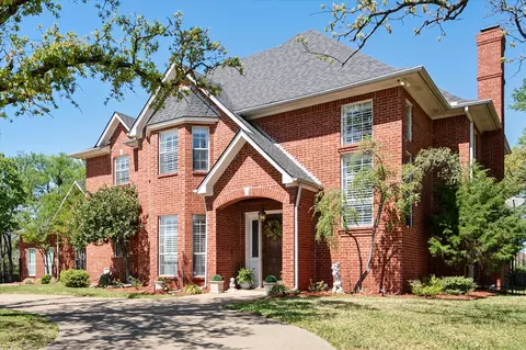 1009 Oak Ridge Ct, Kennedale, TX 76060
