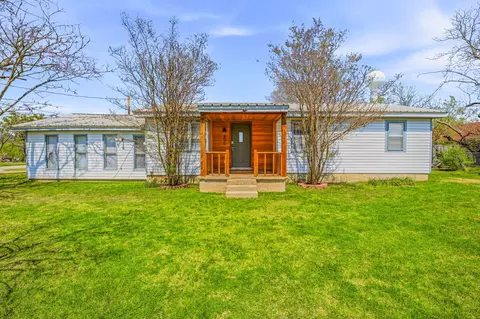 600 E Third St, Hico, TX 76457
