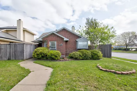 201 Teakwood Ln, Lewisville, TX 75067