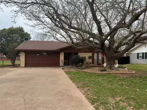1308 S Rodgers Dr, Graham, TX 76450