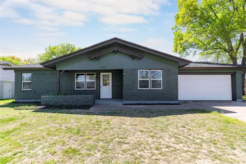 2103 9th St, Brownwood, TX 76801