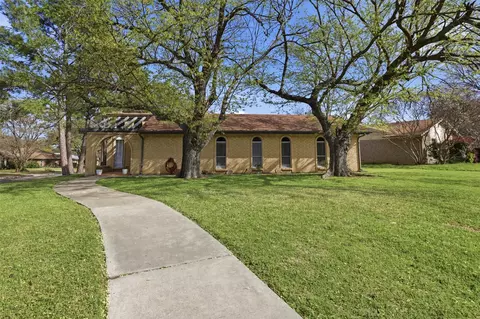 1487 Dogwood Trl, Lewisville, TX 75067