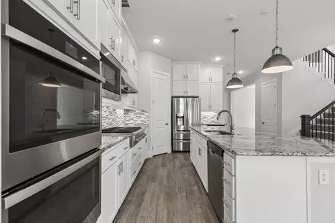 Kitchen - 1908 Roundtree Cir E, Aledo, TX 76008 photo 4 of 5