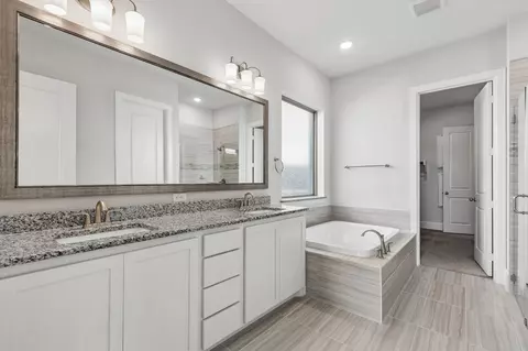 Bath - 1908 Roundtree Cir E, Aledo, TX 76008 photo 1 of 5
