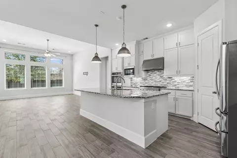 Kitchen - 1908 Roundtree Cir E, Aledo, TX 76008 photo 3 of 5