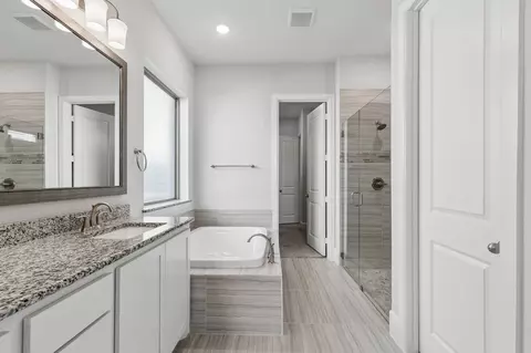 Bath - 1908 Roundtree Cir E, Aledo, TX 76008 photo 3 of 5