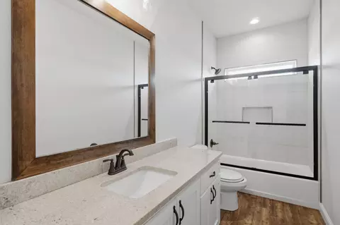 Bath - 107 Beechcraft Rd, Abilene, TX 79602 photo 1 of 2