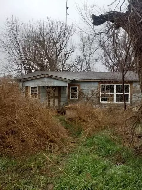 808 N Garfield Ave, Rotan, TX 79546