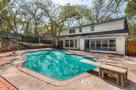 905 Live Oak Ln, Arlington, TX 76012