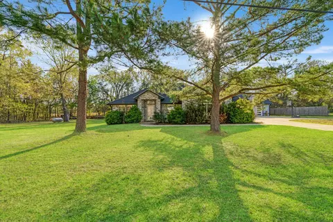 220 Laredo Dr, Reno, TX 75462
