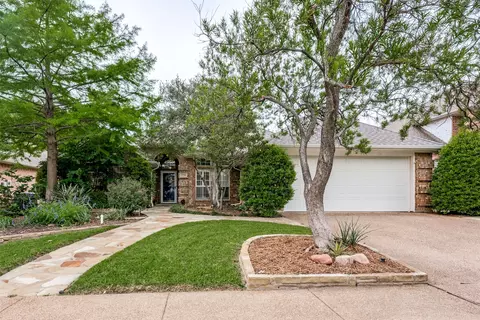 2720 Holly Brook Ct, Bedford, TX 76021
